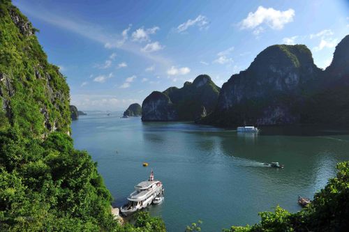 Khám phá Vịnh Hạ Long - điểm đến đặc biệt có một không hai