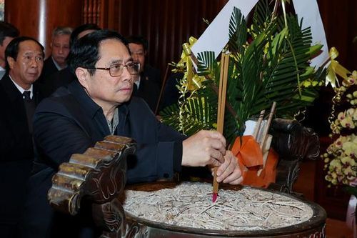 Thủ tướng Phạm Minh Chính dâng hương tưởng niệm Chủ tịch Hồ Chí Minh