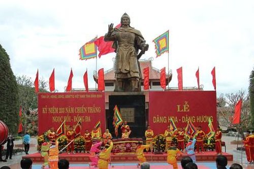 Hàng chục ngàn người đến Bảo tàng vua Quang Trung tri ân chiến thắng Ngọc Hồi - Đống Đa