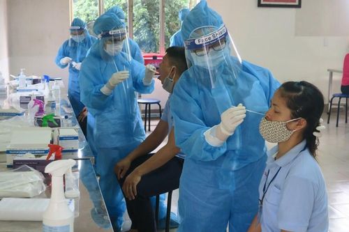 Chưa hết Tết, người lao động xét nghiệm COVID-19 chuẩn bị đi làm