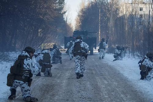 Quân đội Ukraine ráo riết tập trận tại 'thị trấn ma' phóng xạ gần Chernobyl