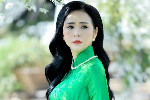 'Nữ hoàng Hoa hồng' cùng con gái trân trọng hương vị Tết xưa