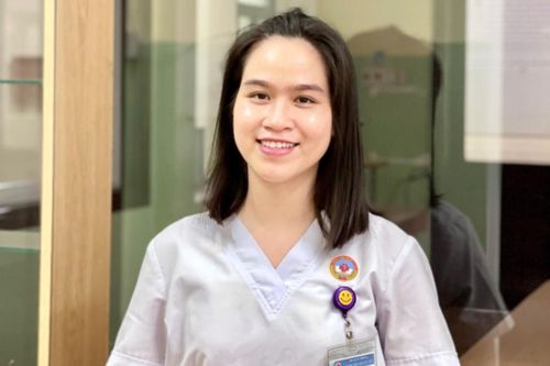 Nữ điều dưỡng ở lại chăm sóc F0 dịp Tết: Coi bệnh nhân như người thân