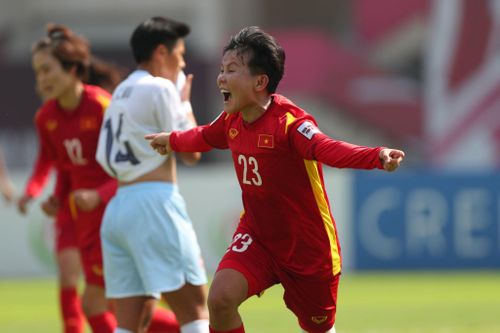 Bích Thùy, nữ cầu thủ chạy cánh hàng đầu Việt Nam