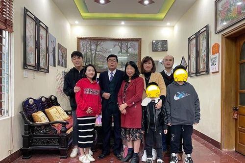 Lộ vòng 2, bà xã Lương Xuân Trường ngầm xác nhận mang thai