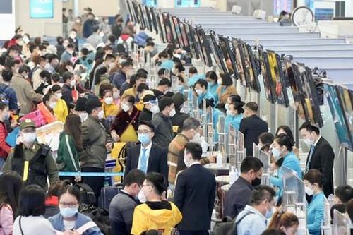 Hành khách qua sân bay Nội Bài cao nhất sau 2 năm