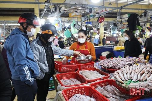Sau tết, rau xanh, hải sản tiêu thụ nhanh, giá 'nhích' nhẹ