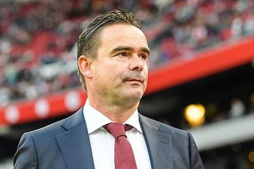 Cựu sao Arsenal rời Ajax vì 'quấy rối' đồng nghiệp nữ