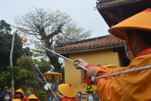 Độc đáo nghi lễ hạ nêu, khai ấn trong Hoàng cung Huế