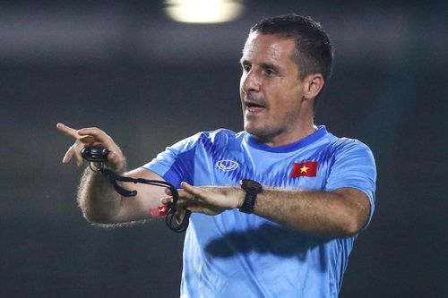 HLV Cedric: 'Tuyển nữ Việt Nam như đi từ địa ngục đến thiên đường'