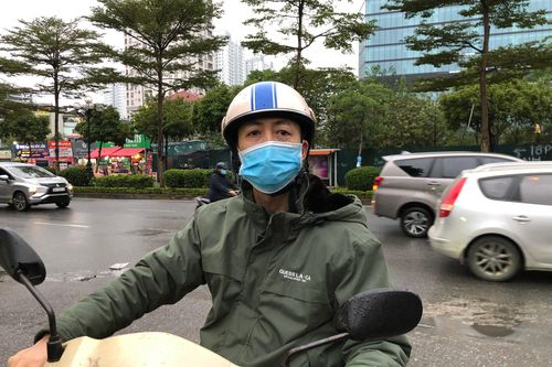 Cha mẹ vừa mừng vừa lo trong ngày cho trẻ trở lại trường