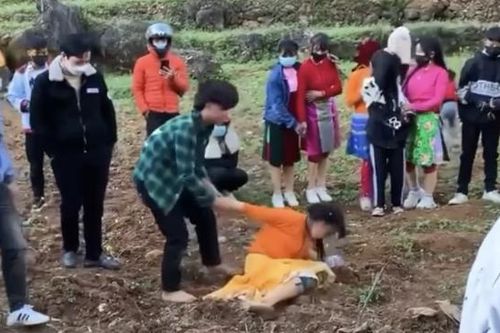 Công an giải cứu bé gái khi bị thanh niên 'bắt vợ'