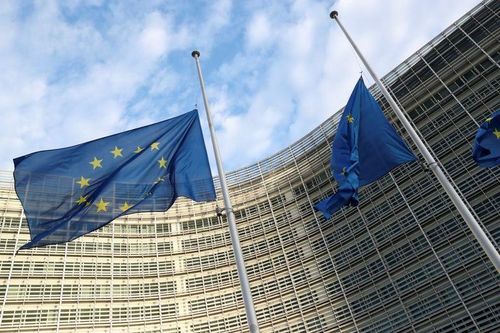 Không thu được tiền phạt Ba Lan, EU cắt tiền tài trợ; Warsaw cương quyết phản đối