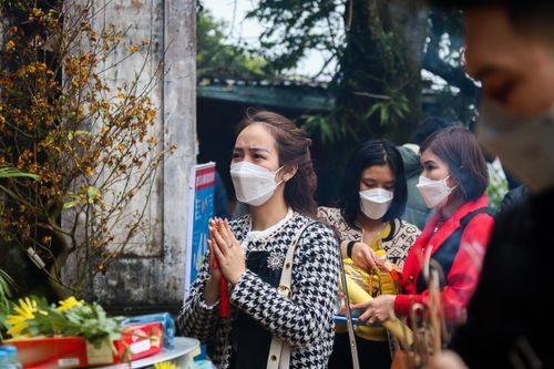 Hàng ngàn người dân đổ về chùa Hương Tích để sờ tượng hổ