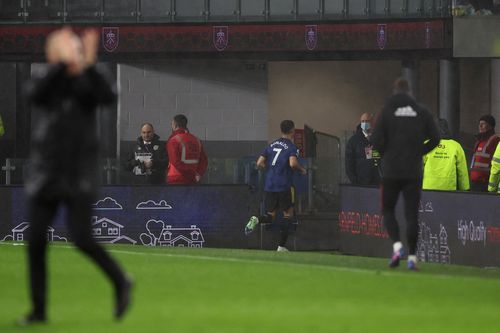 Ronaldo bỏ vào đường hầm sau trận hòa Burnley