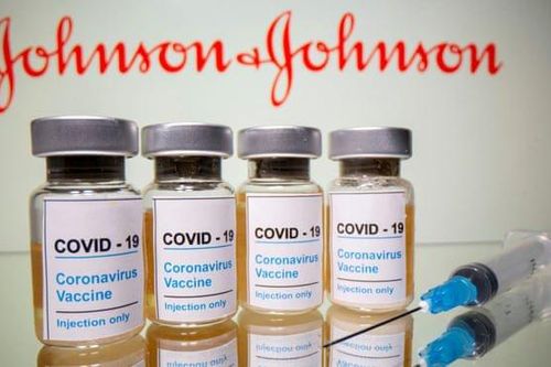Johnson & Johnson âm thầm dừng sản xuất vaccine Covid-19