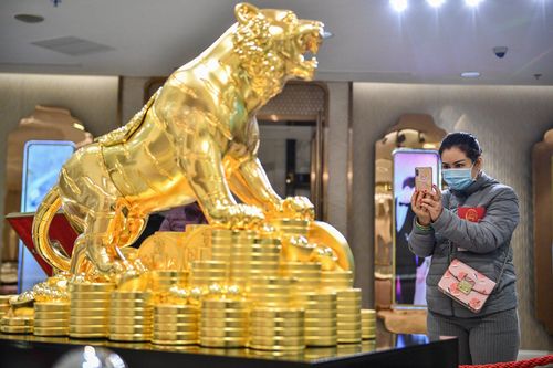 Tượng hổ hơn 1.000 lượng vàng cho ngày Thần Tài
