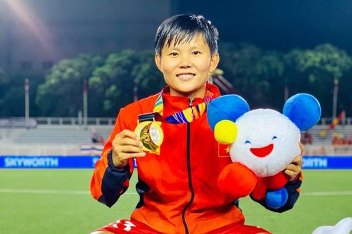 Bích Thùy: 'Ba không còn sống để thấy tôi thành công'