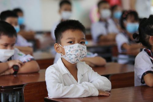 Nhiều trường ở Nghệ An, Hà Tĩnh cho học sinh nghỉ học trực tiếp