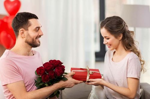 Lễ tình nhân Valentine 2022 là ngày nào? Valentine 14/2 nên tặng gì?