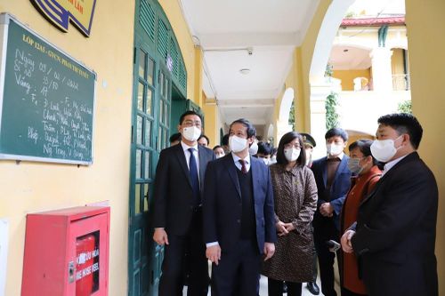 Bộ trưởng Giáo dục kiểm tra việc dạy học trực tiếp tại Hải Phòng