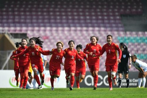 HLV Mai Đức Chung: 'Cầu thủ nữ Việt Nam đã không thở nổi vì COVID-19'