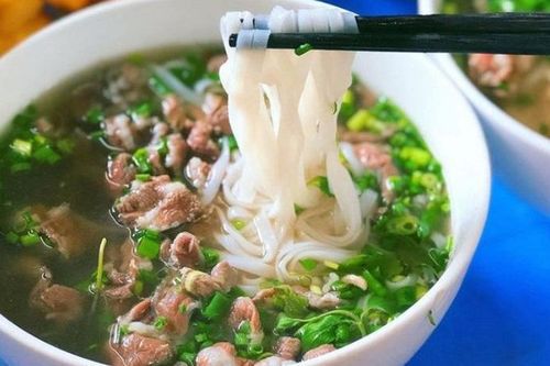 'Cắn răng' chi gần trăm nghìn đồng ăn bún, phở sau Tết