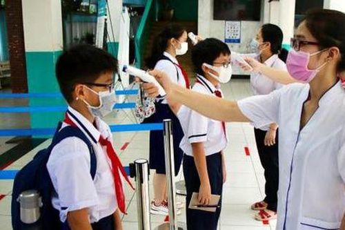 Sẵn sàng phương án xử trí, điều trị cho học sinh mắc COVID-19 khi trở lại trường