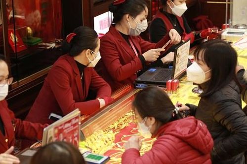 Ngày vía Thần tài: Không còn cảnh chen lấn mua vàng