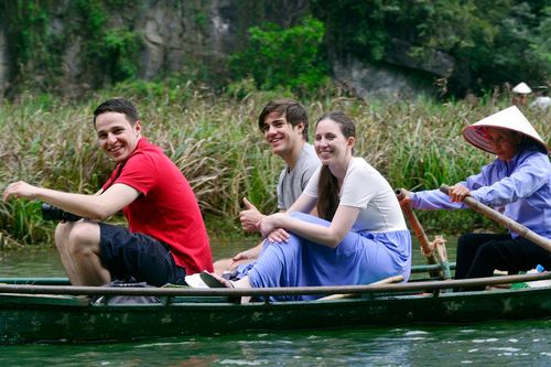 Công ty du lịch lo không chuẩn bị kịp đón khách quốc tế