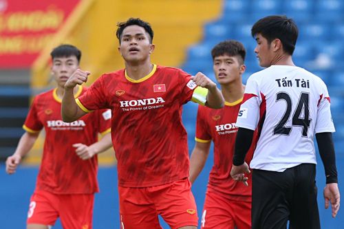 Dụng Quang Nho liên tục tỏa sáng ở U23 Việt Nam
