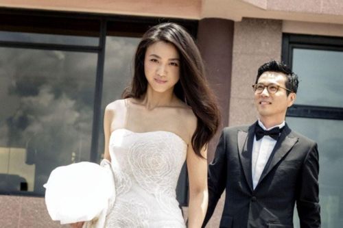 CBiz: Nữ diễn viên phim 'Sắc giới' phủ nhận tin đồn ly hôn với chồng