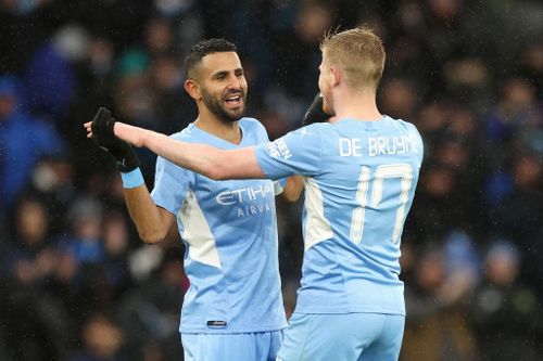 Song tấu De Bruyne - Mahrez lại tỏa sáng, Man City bỏ xa Liverpool 12 điểm