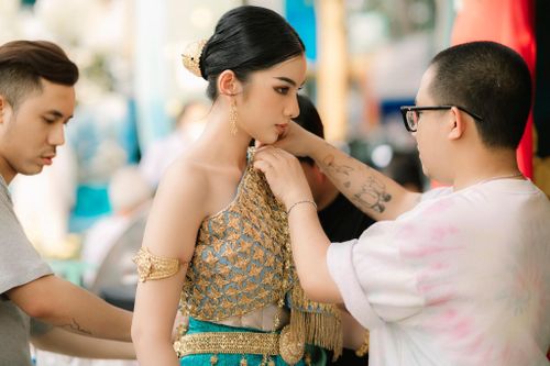 Cẩm Đan xinh đẹp hút hồn khi xuất hiện trên đường phố Tây Ninh