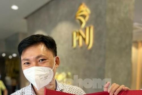 TPHCM: Vàng có thương hiệu 'cháy hàng' trong ngày vía Thần Tài