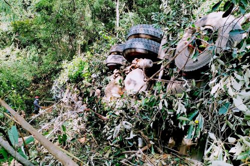 Cần thêm biển báo trên đoạn đường xảy ra vụ tai nạn thảm khốc ở Gia Lai