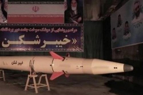 Iran trình làng tên lửa đạn đạo tầm xa mới