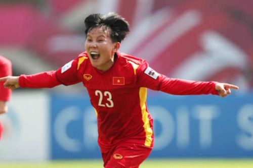 Bích Thùy: Nước mắt tuôn rơi và mong ba còn sống để chia sẻ niềm vui World Cup