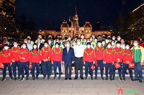 TP Hồ Chí Minh gặp gỡ, khen thưởng các nữ cầu thủ bóng đá