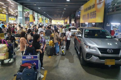 Thẳng tay 'chặt chém' ở sân bay Tân Sơn Nhất