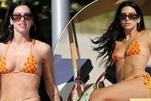 Dua Lipa diện bikini nhỏ xíu đi biển sau công bố tour lưu diễn thế giới