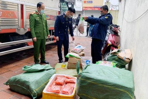 Hà Nội: Phát hiện gần 5 tấn thực phẩm không rõ nguồn gốc