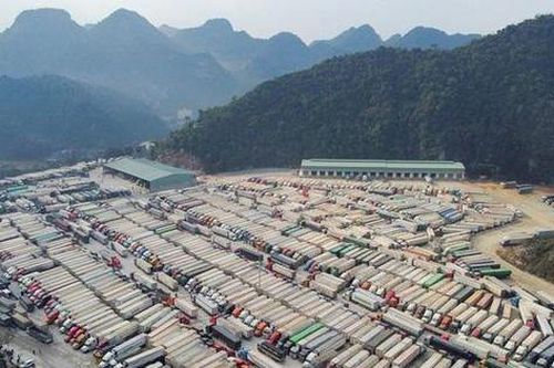 Cảnh báo ùn tắc nông sản quay lại tại các cửa khẩu phía Bắc