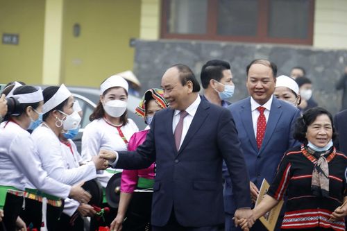 Hình ảnh Chủ tịch nước dự Ngày hội sắc Xuân trên mọi miền Tổ quốc