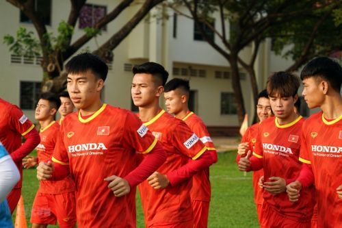 U23 Việt Nam tập buổi đầu tiên tại Campuchia