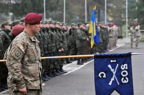 Mỹ tạm thời rút 160 cố vấn quân sự khỏi Ukraine