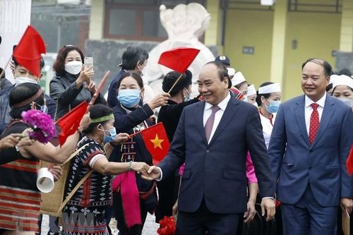 Hình ảnh Chủ tịch nước dự Ngày hội sắc Xuân trên mọi miền Tổ quốc