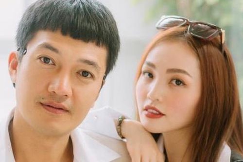 Quang Tuấn trẻ trung 'hack tuổi' với tóc ngố, rủ Linh Phi trốn bé Gạo đi chơi Valentine