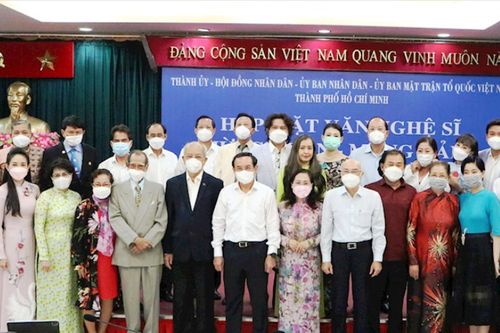Văn nghệ sĩ trải lòng với lãnh đạo TPHCM