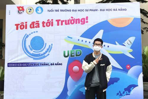 Sinh viên Đà Nẵng nhộn nhịp trở lại trường